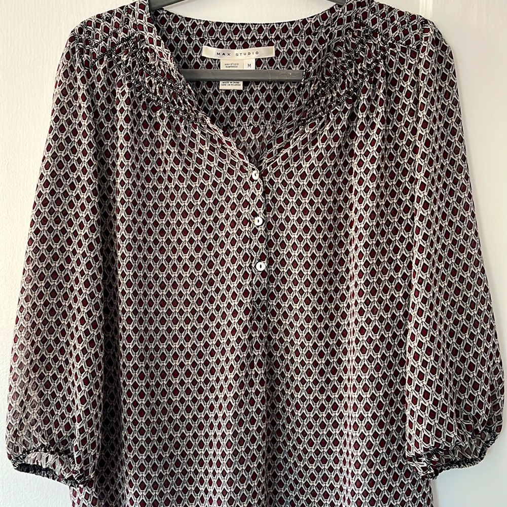 Lightweight decorative blouse for the office